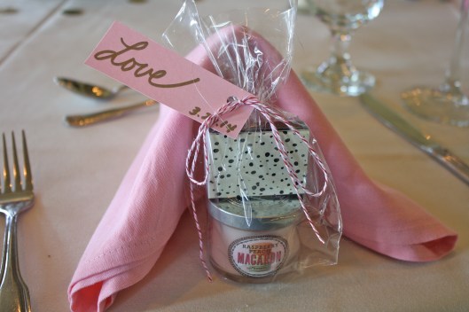 The amazing favors for the guests! Matches and a macaron candle. 